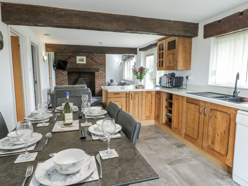 Cottage | Dining