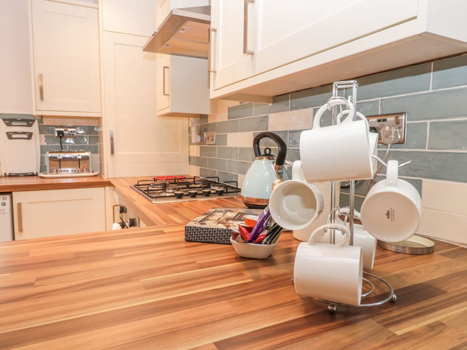 Cottage | Private kitchen | Microwave, stovetop, dishwasher, highchair