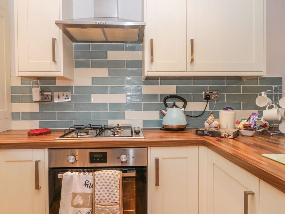Cottage | Private kitchen | Microwave, stovetop, dishwasher, highchair