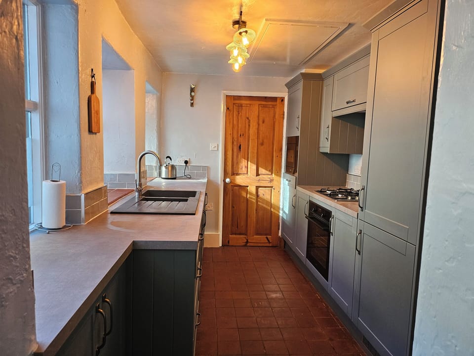 Cottage | Private kitchen | Fridge, microwave, dishwasher, electric kettle
