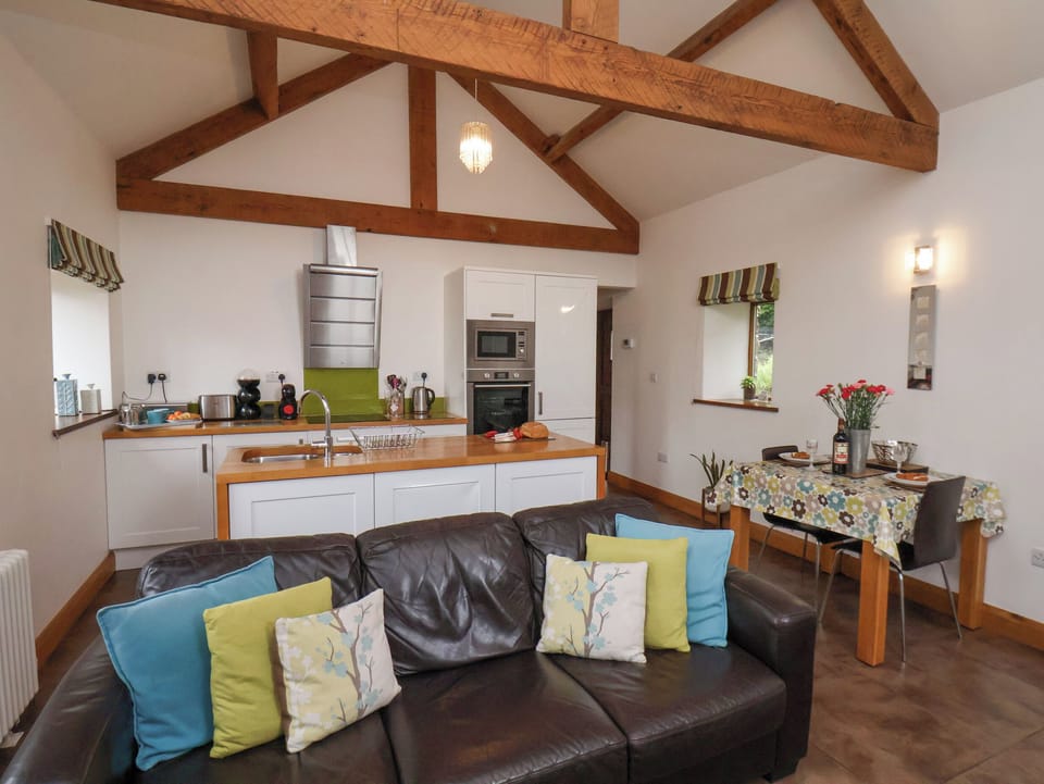 Cottage | Living area | TV