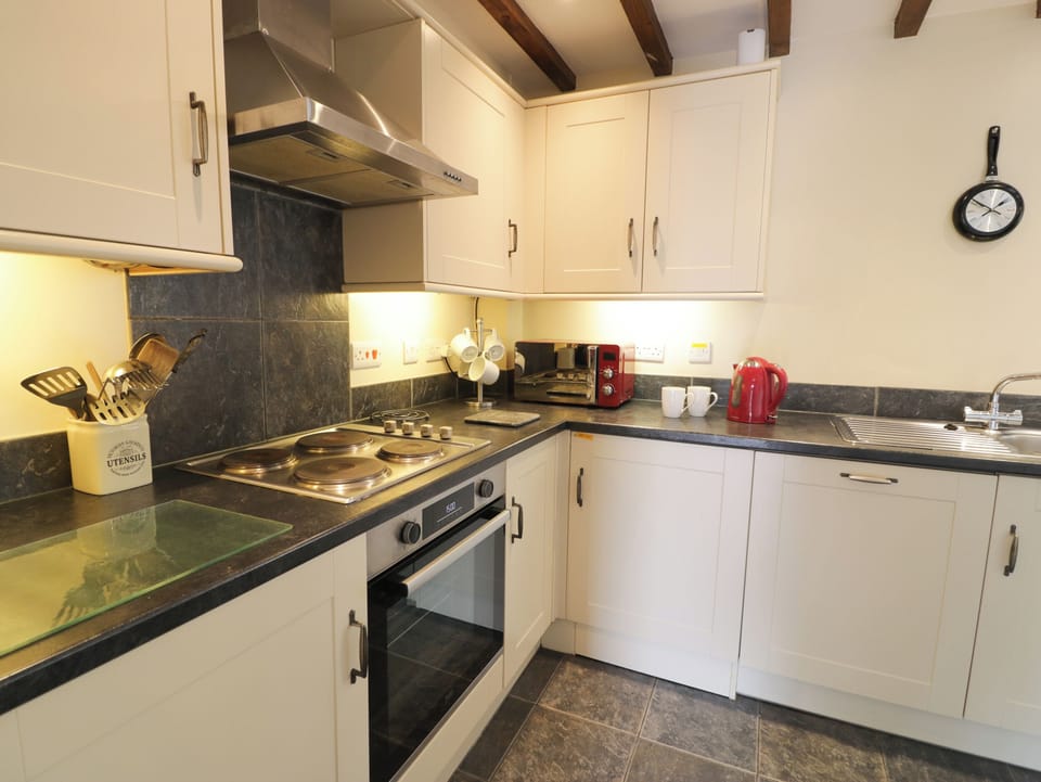 Cottage | Private kitchen | Stovetop, dishwasher, highchair, cookware/dishes/utensils