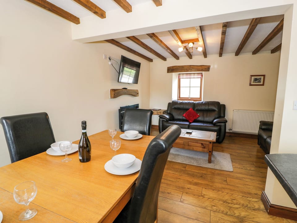 Cottage | Dining