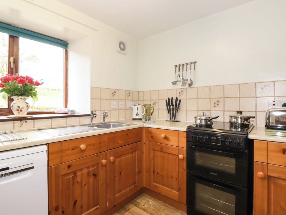 Cottage | Private kitchen | Fridge, dishwasher, electric kettle, toaster