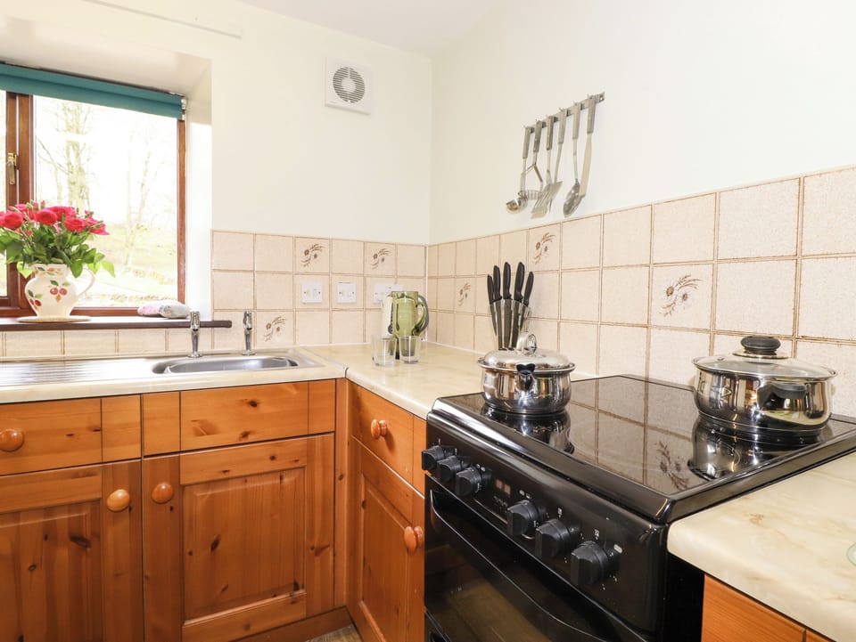 Cottage | Private kitchen | Fridge, dishwasher, electric kettle, toaster