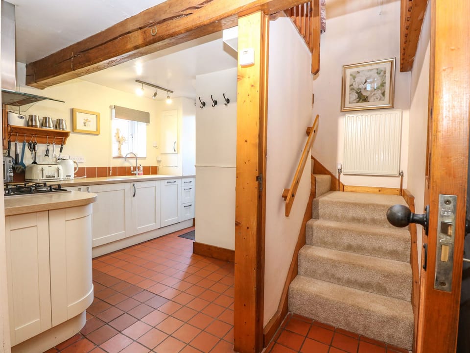 Cottage | Private kitchen | Stovetop, dishwasher, highchair, cookware/dishes/utensils