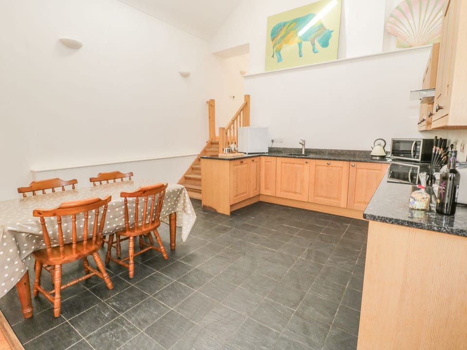 Cottage | Dining