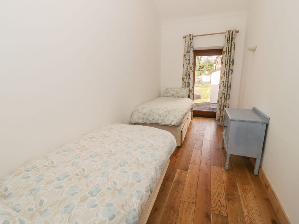 Cottage | 2 bedrooms, individually decorated, individually furnished, free WiFi