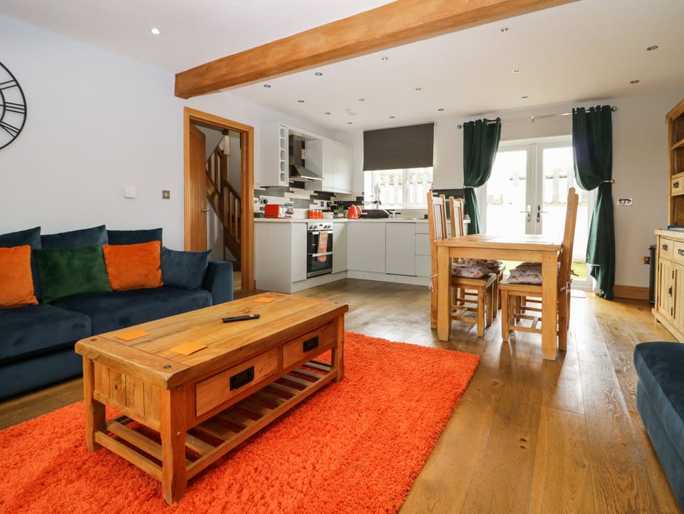 Cottage | Living area | TV