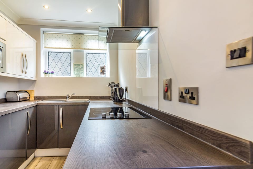 Cottage | Private kitchen | Stovetop, dishwasher, highchair, cookware/dishes/utensils