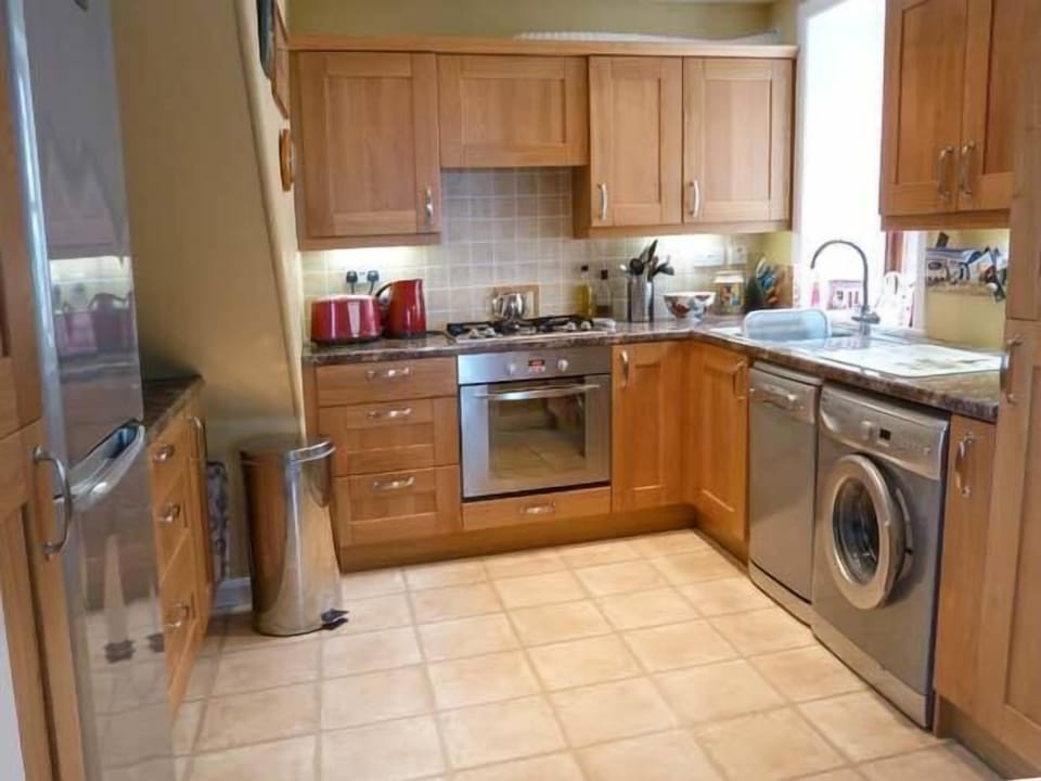 Cottage | Private kitchen | Microwave, stovetop, dishwasher, highchair