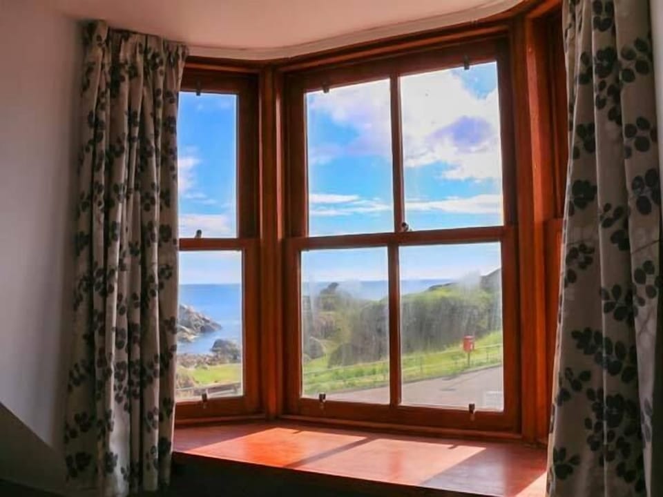 Cottage | 2 bedrooms, individually decorated, individually furnished, free WiFi
