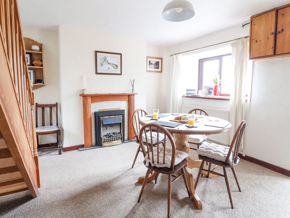 Cottage | Dining