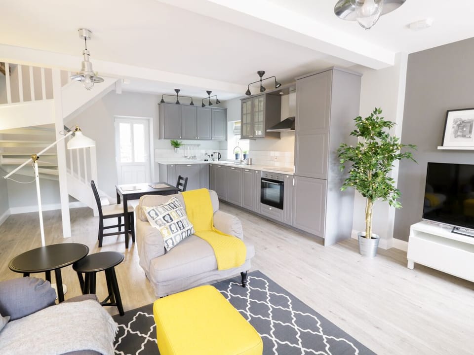 Cottage | Living area | TV, DVD player