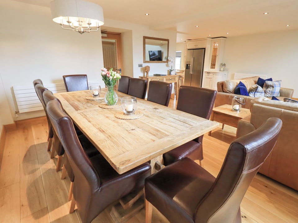 Cottage | Dining