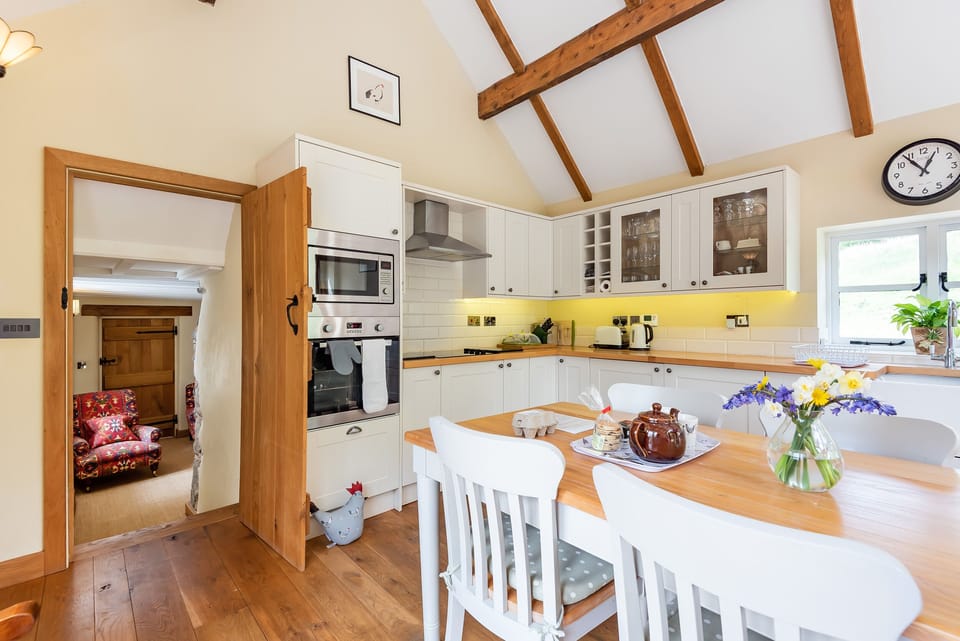 Cottage | Private kitchen | Microwave, stovetop, dishwasher, highchair
