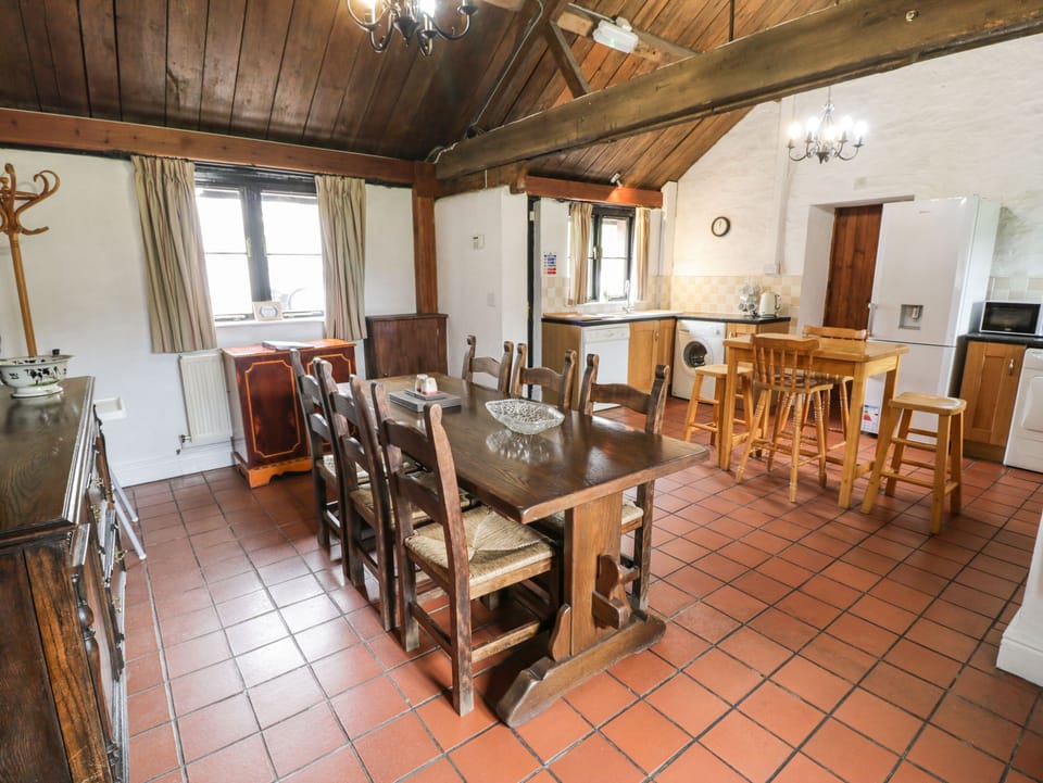 Cottage | Dining