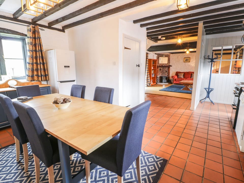 Cottage | Dining