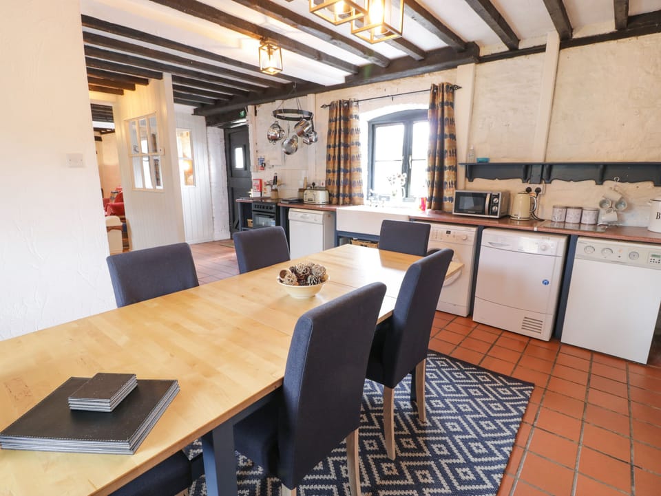 Cottage | Dining