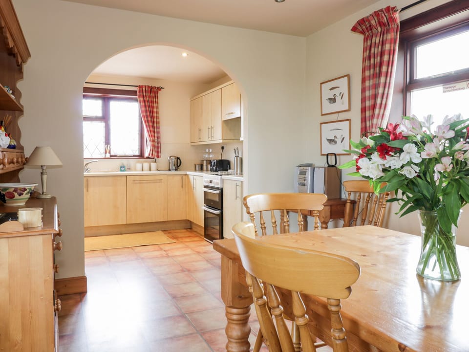 Cottage | Private kitchen | Fridge, microwave, stovetop, dishwasher