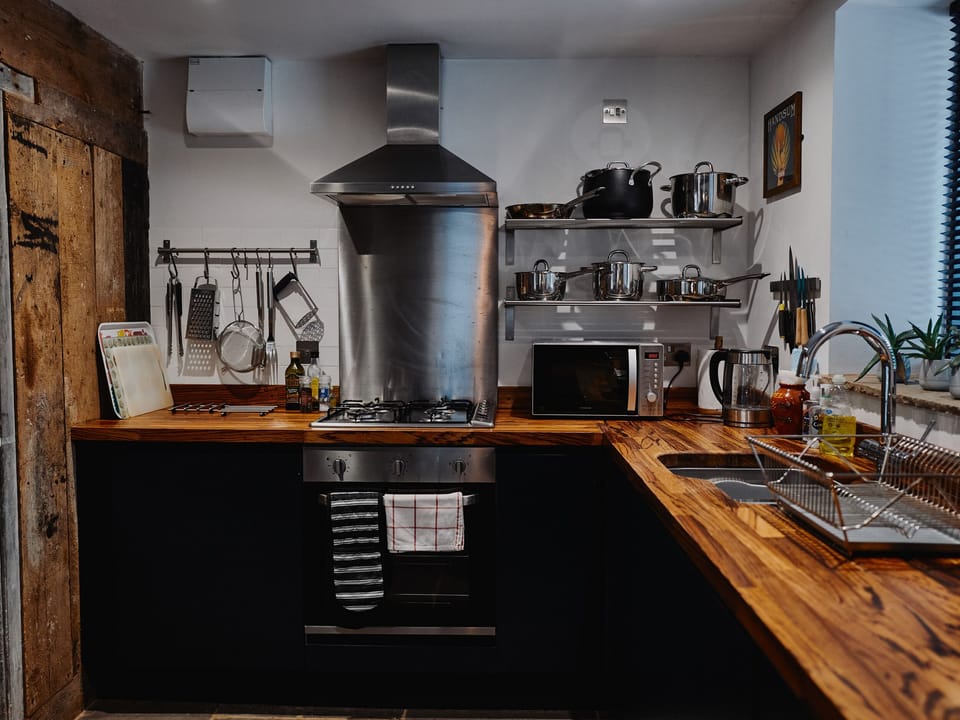 Cottage | Private kitchen | Fridge, microwave, stovetop, dishwasher
