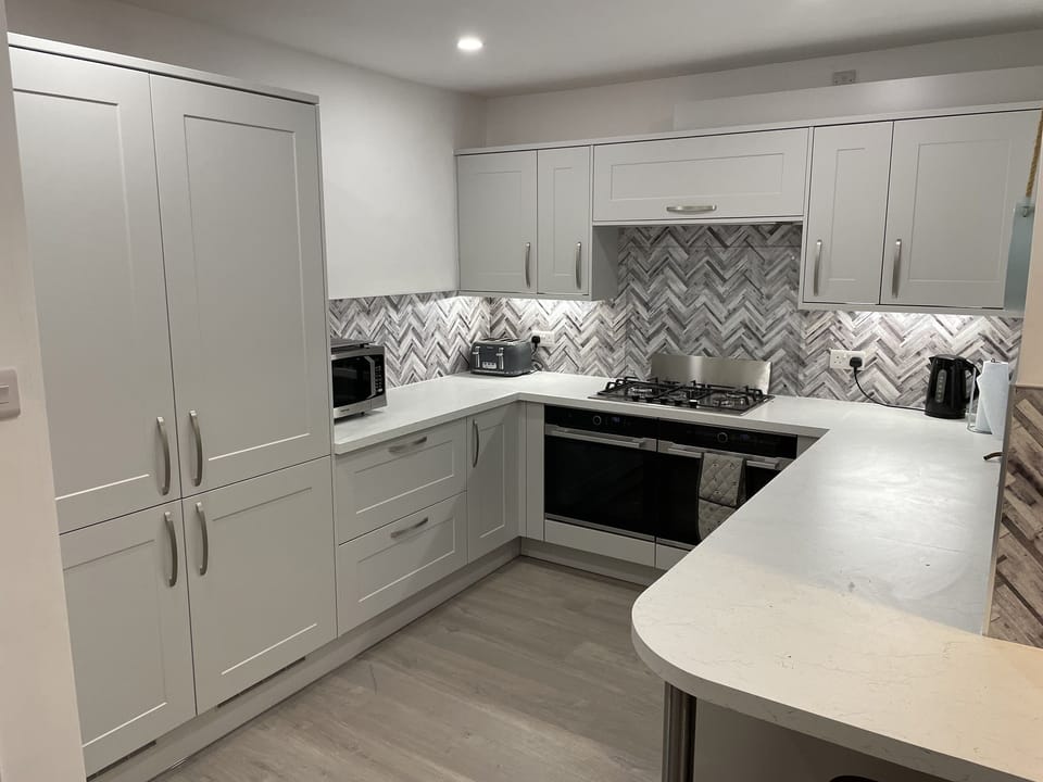 Cottage | Private kitchen | Dishwasher, highchair, cookware/dishes/utensils