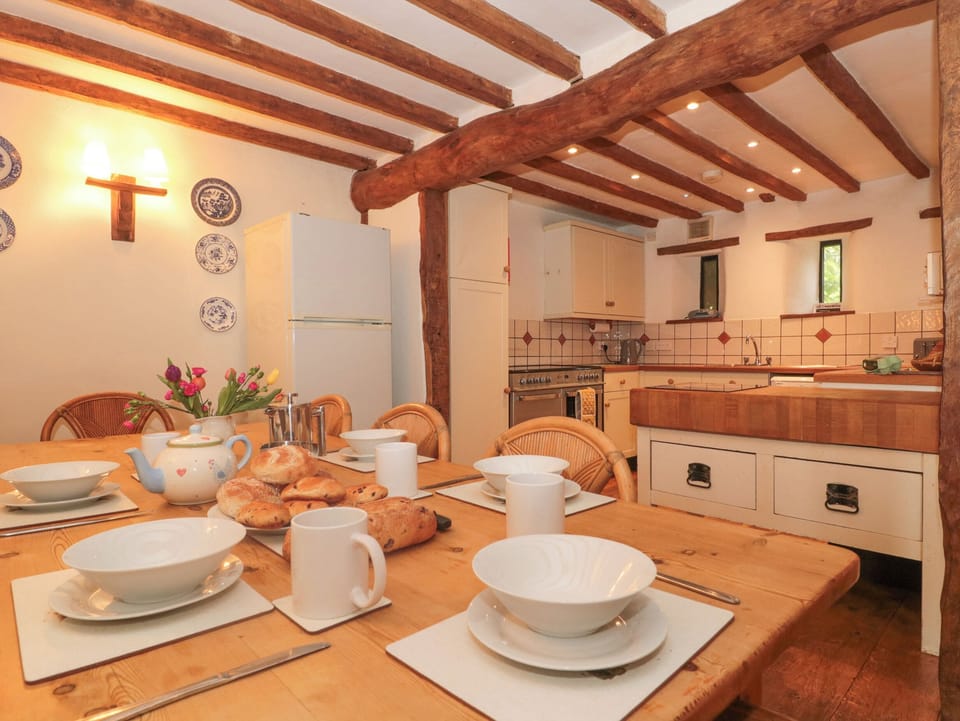 Cottage | Dining