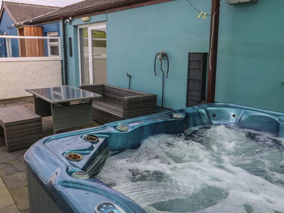 Cottage | Property grounds