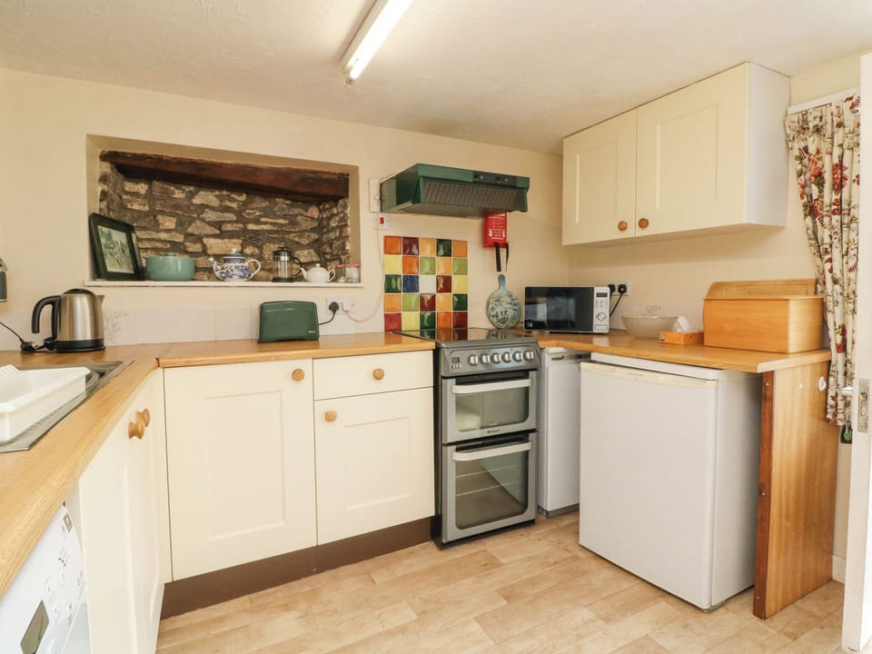 Cottage | Private kitchen | Cookware/dishes/utensils