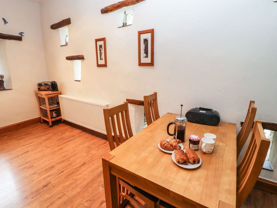 Cottage | Dining