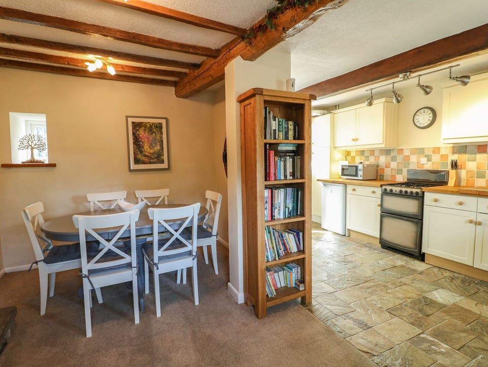 Cottage | Interior