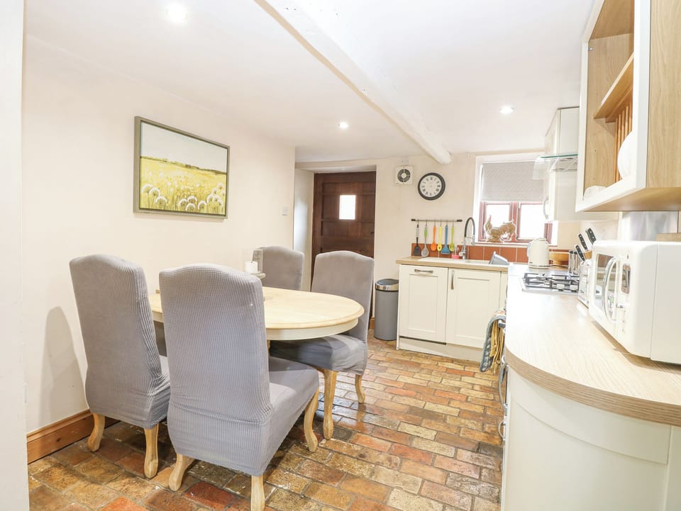 Cottage | Private kitchen | Stovetop, dishwasher, highchair, cookware/dishes/utensils