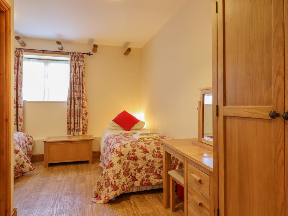 Cottage | 2 bedrooms, individually decorated, individually furnished, free WiFi