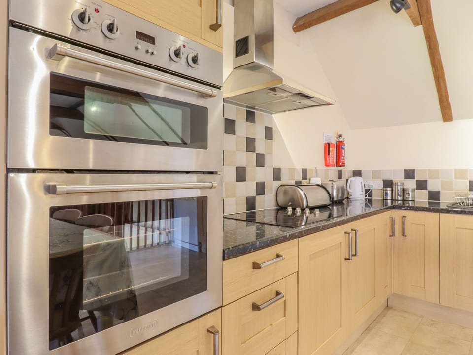 Cottage | Private kitchen | Fridge, microwave, stovetop, dishwasher