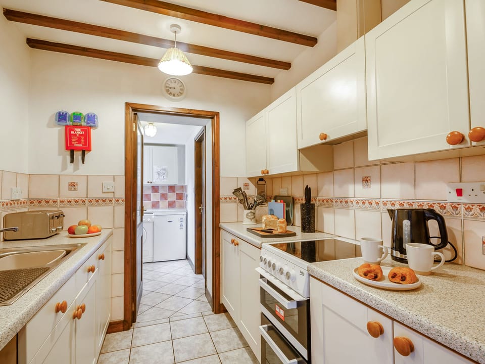 Cottage | Private kitchen | Fridge, microwave, stovetop, highchair