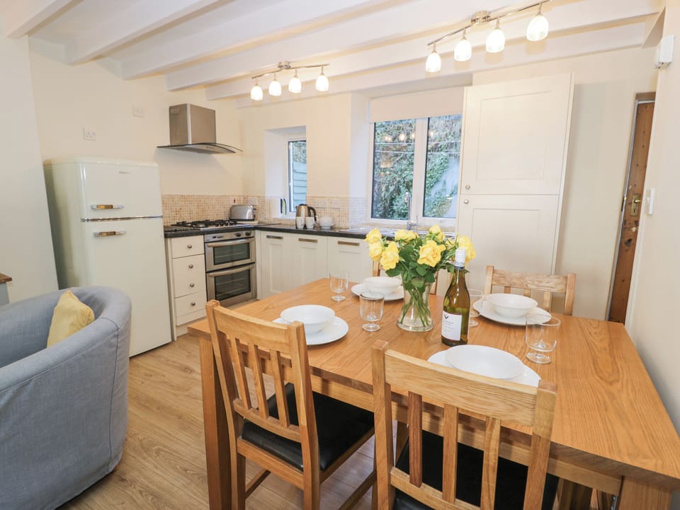 Cottage | Private kitchen | Fridge, microwave, stovetop, dishwasher