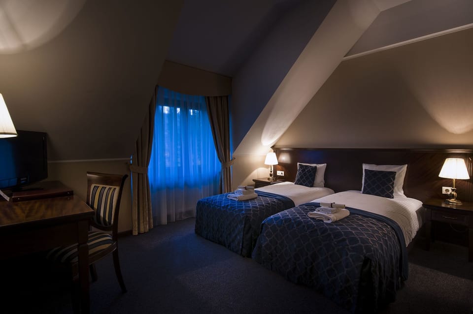 Twin Room | Minibar, in-room safe, soundproofing, free WiFi