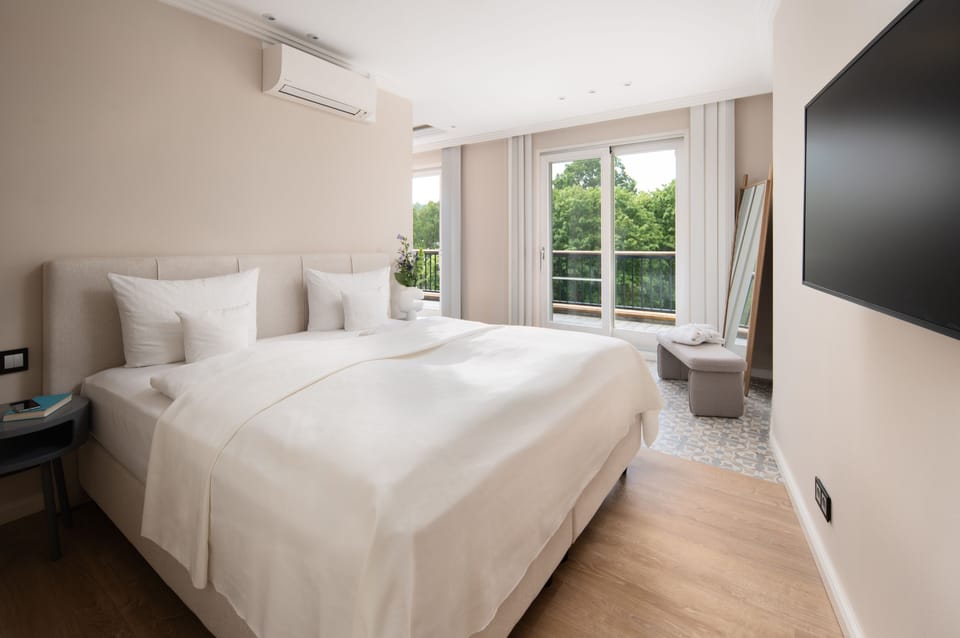 Loft | Premium bedding, minibar, in-room safe, cribs (surcharge)