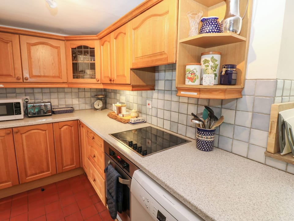 Cottage | Private kitchen | Fridge, dishwasher, highchair, cookware/dishes/utensils