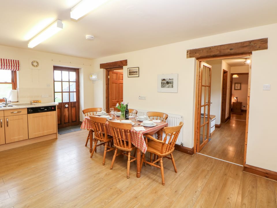 Cottage | Dining