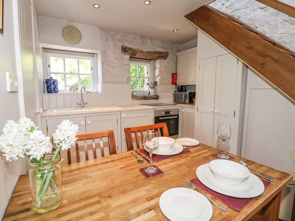 Cottage | Private kitchen | Fridge, microwave, stovetop, dishwasher