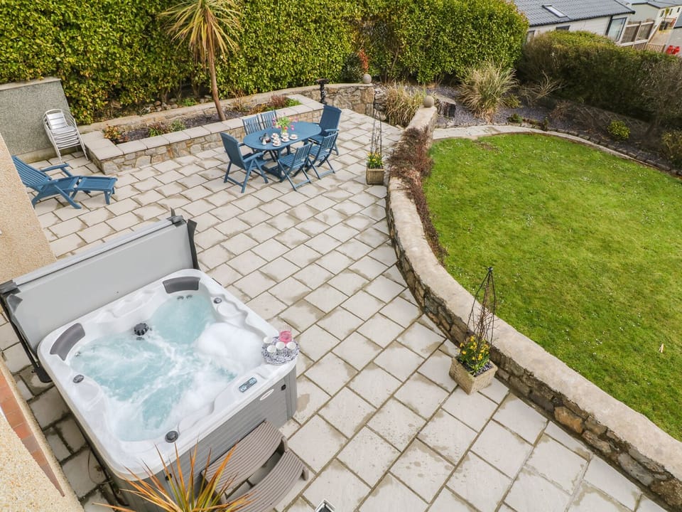 Cottage | Property grounds