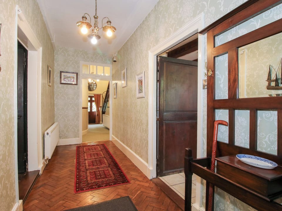 Cottage | Interior