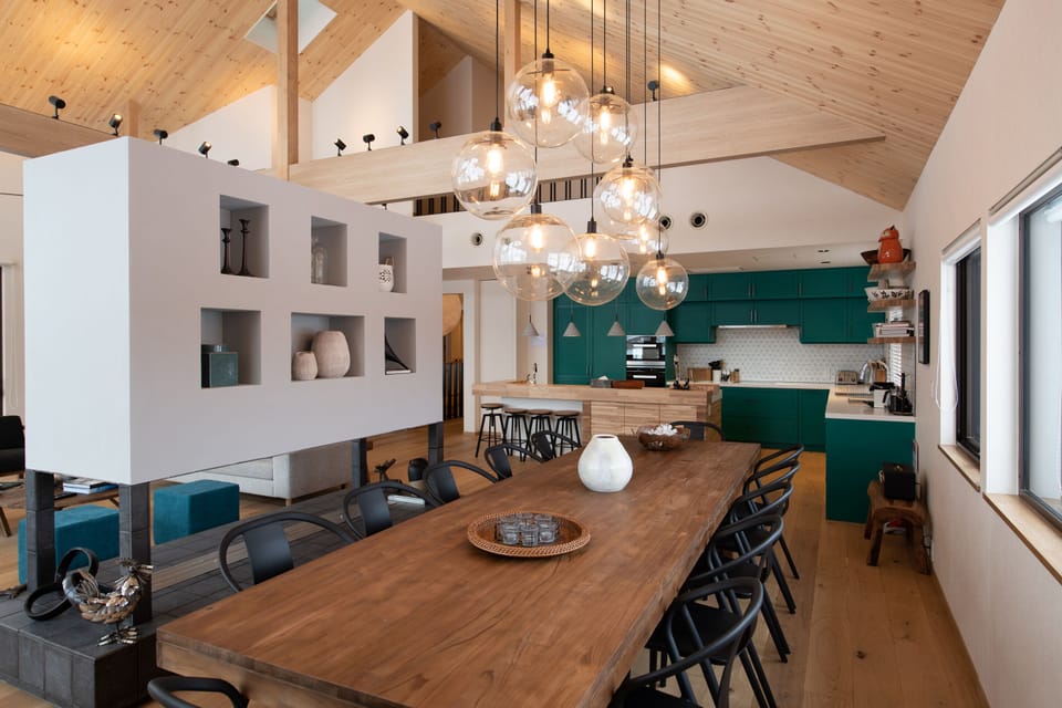 Luxury Chalet, 5 Bedrooms | In-room dining