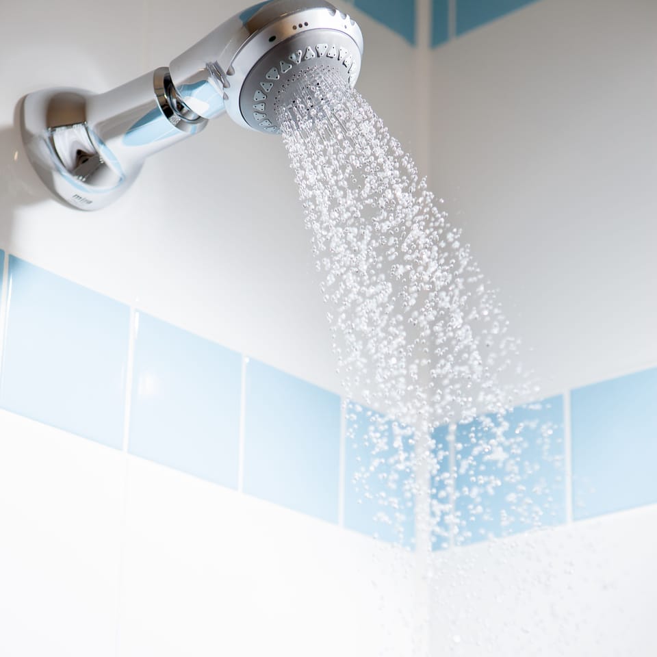 Combined shower/tub, deep soaking tub, hair dryer, towels