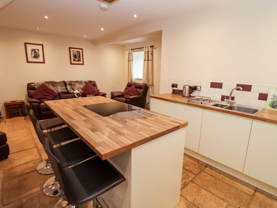 Cottage | Dining