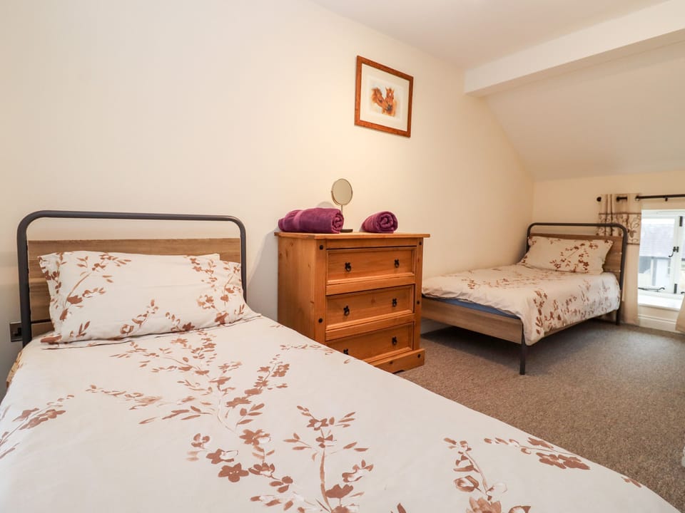 Cottage | 2 bedrooms, individually decorated, individually furnished, free WiFi