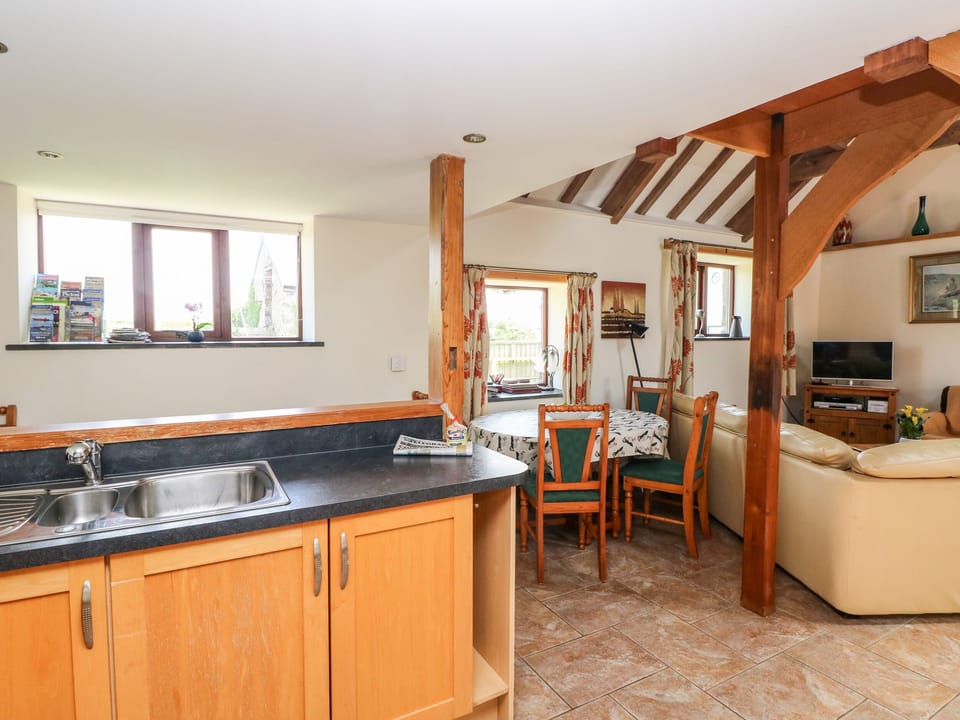 Cottage | Private kitchen | Fridge, microwave, stovetop, dishwasher
