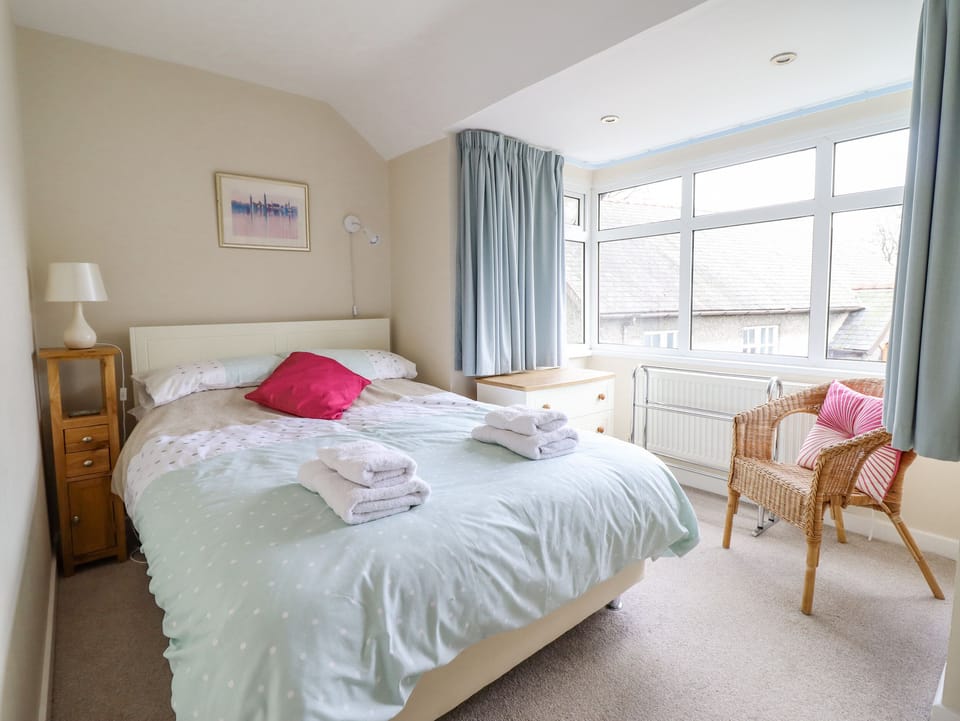 3 bedrooms, individually decorated, individually furnished, free WiFi