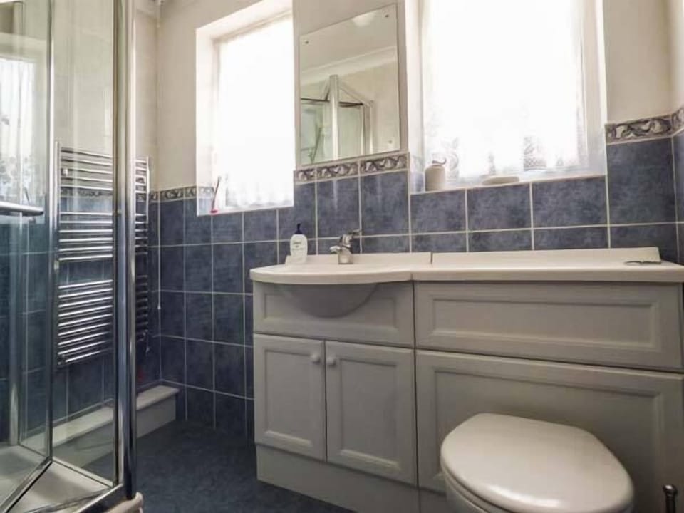Cottage | Bathroom | Shower
